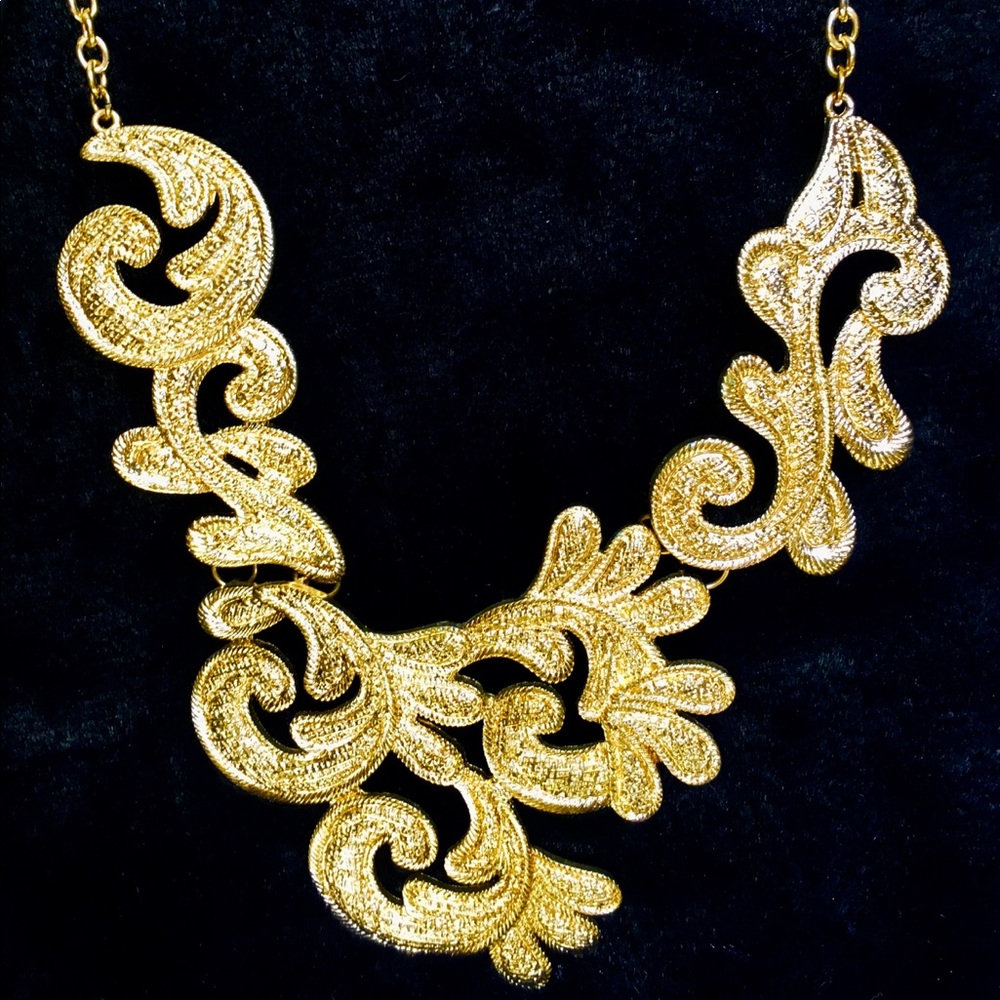 14-24" Gold statement necklace